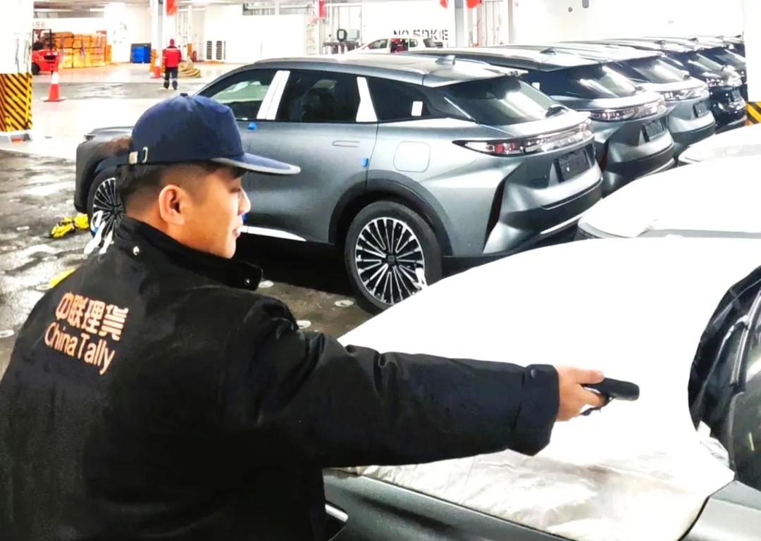 連云港中聯(lián)理貨刷新滾裝理貨作業(yè)“港史雙紀(jì)錄”